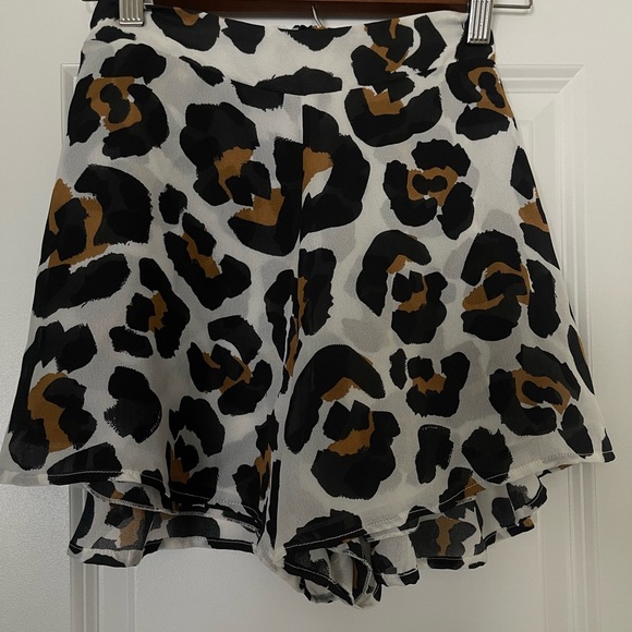 Show Me Your MuMu Black and Brown Leopard Pattern Shorts Flared Size Women Small - Picture 8 of 8